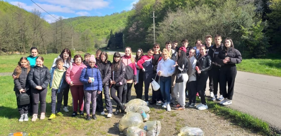 Acțiune specială de ecologizare a elevilor maramureșeni!