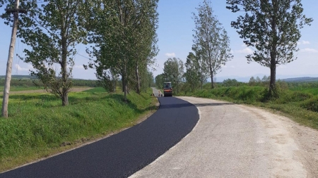 Se lucrează pe drumurile județene din Maramureș