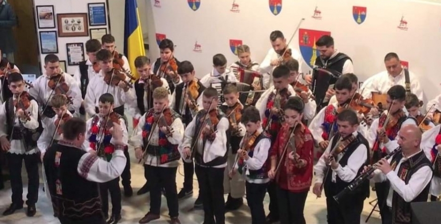 Elevii Școlii Populare de Artă Baia Mare vă așteaptă la spectacol în cadrul Târgului „Bun de Maramureș”