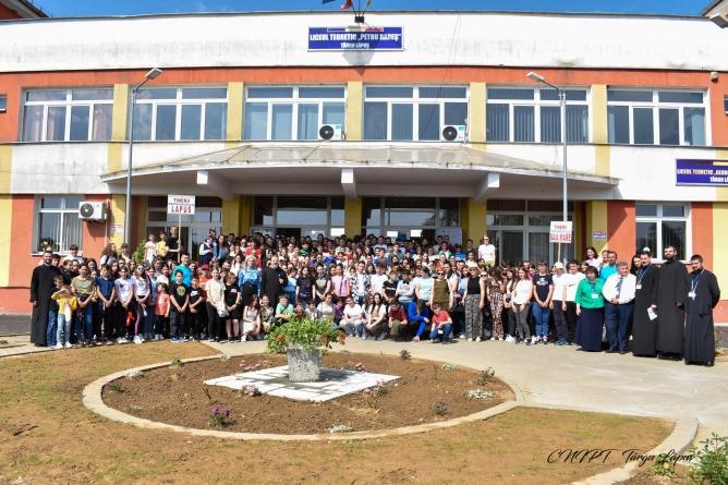 500 de elevi din Țara Lăpușului s-au alăturat proiectului „Maramureș, țara voievozilor, eroilor și sfinților”