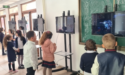 Planetariul Baia Mare: Expoziția ”Constelații Românești Tradiționale” a ajuns la o școală din Pitești