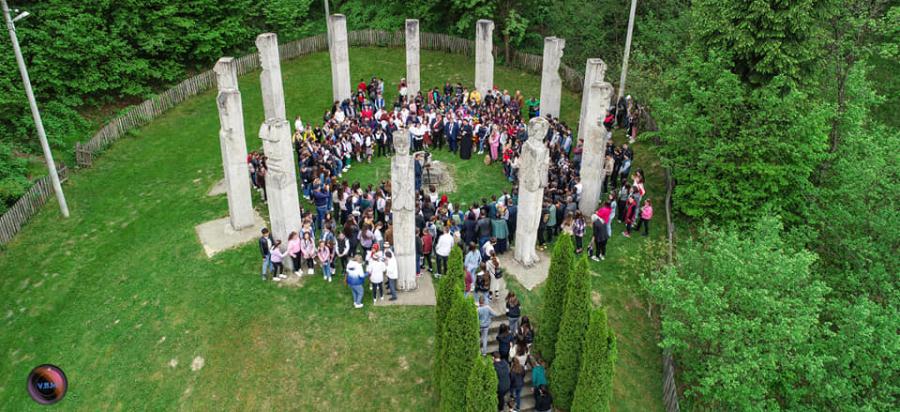 500 de elevi din Maramureșul istoric s-au alăturat proiectului „Maramureș, țara voievozilor, eroilor și sfinților”