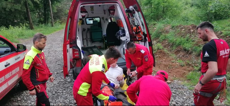 Salvamont Maramureș a intervenit în zona Lacul Bodi; Un tânăr și-a fracturat un picior