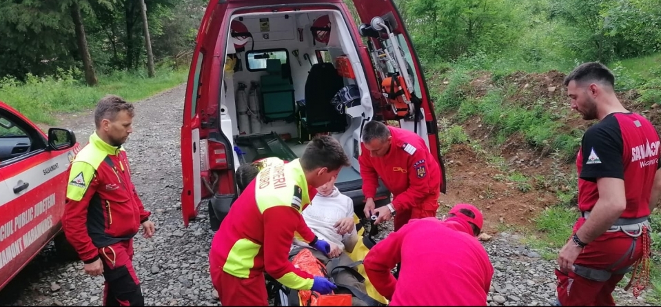 Salvamont Maramureș a intervenit în zona Lacul Bodi; Un tânăr și-a fracturat un picior