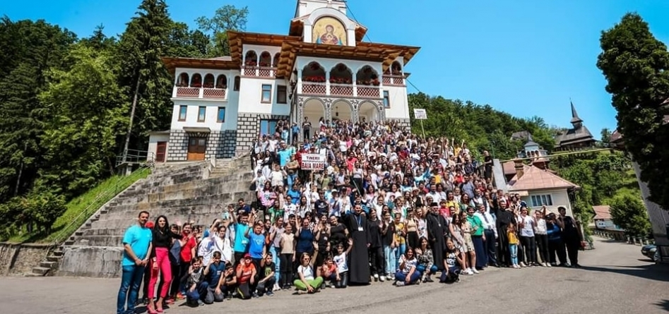 2.000 de elevi se vor întâlni mâine la Catedrala Episcopală din Baia Mare în cadrul Proiectului „Maramureș, Țara Voievozilor, Eroilor și Sfinților. Repere cultural-istorice pentru tineri”