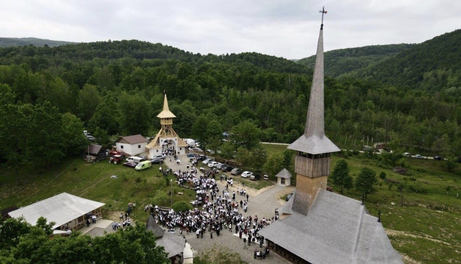 A fost târnosit Schitul „Eroilor Revoluției” din localitatea Văleni