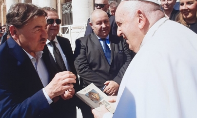O carte scrisă de poetul țăran Ioan Dunca din Budești a ajuns la Papa Francisc