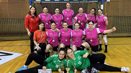Olimpiada Națională de Sport: Fetele din Echipa Colegiului Tehnic Anghel Saligny din Baia Mare, argint la campionatul școlar de handbal în România!