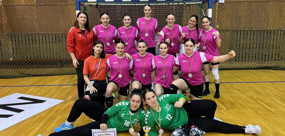 Olimpiada Națională de Sport: Fetele din Echipa Colegiului Tehnic Anghel Saligny din Baia Mare, argint la campionatul școlar de handbal în România!