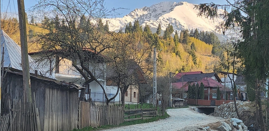 Investiții serioase ale administrației locale din Borșa: Se lucrează intens acum pentru modernizarea obiectivelor de primăvară de pe raza orașului!