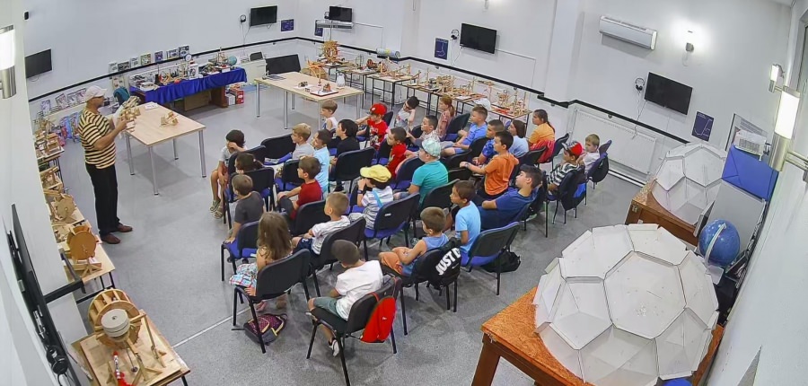 Ziua Copilului și tainele astronomiei în Maramureș: Lumea științei se dezvăluie prin activități speciale, în minivacanță, la Planetariul Baia Mare!