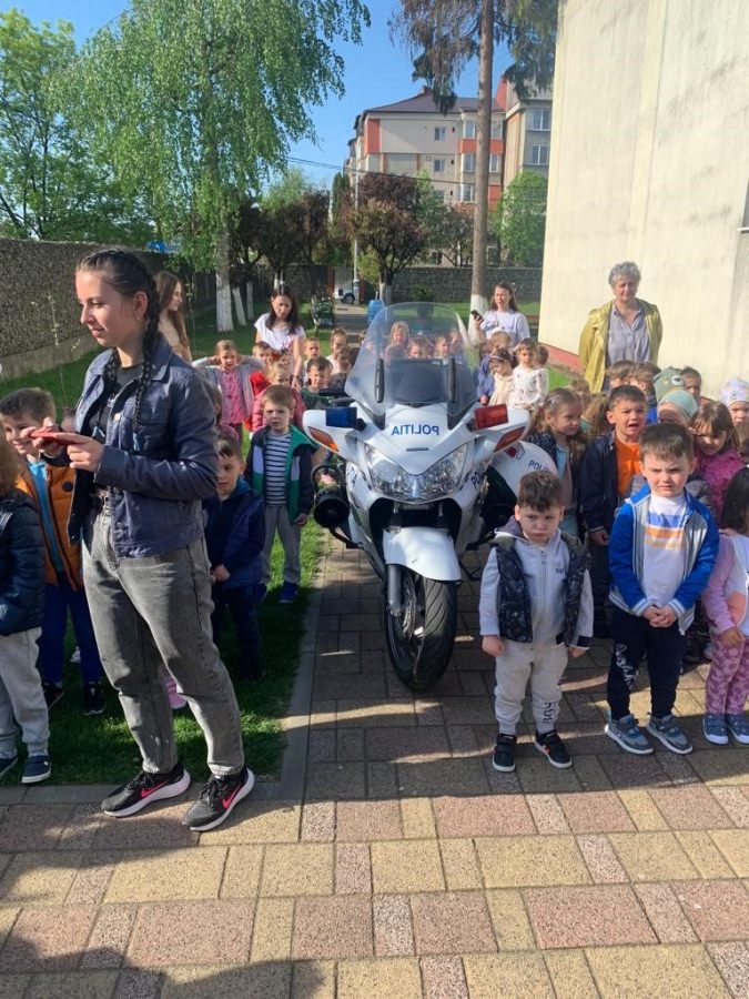 Polițiștii s-au întânit cu micuții de la Grădinița cu Program Prelungit nr. 27 Baia Mare