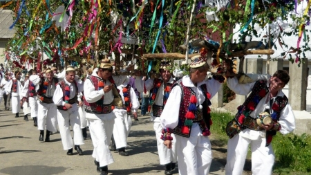 Fascinația obiceiurilor de primăvară din tot Maramureșul: Se organizează în weekend trei manifestări speciale, pline de tradiții arhaice, în județ!