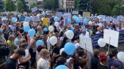 În Baia Mare: Aproximativ 1.500 de angajați din învățământul preuniversitar au protestat