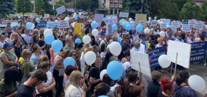 În Baia Mare: Aproximativ 1.500 de angajați din învățământul preuniversitar au protestat