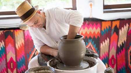 Maramureșeanul Vasile Chira va oferi demonstrații autentice de olărit la Washington, D.C.