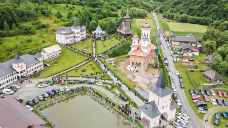 Slujire arhierească la Mănăstirea Ruoaia din Țara Lăpușului