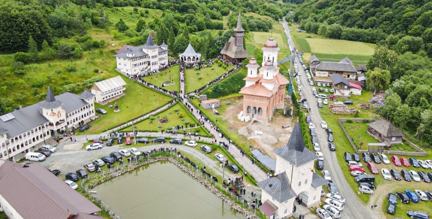 Slujire arhierească la Mănăstirea Ruoaia din Țara Lăpușului