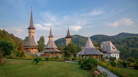 Mănăstirea Bârsana, trei decenii de la reînființare; 12 ierarhi vor lua parte la eveniment