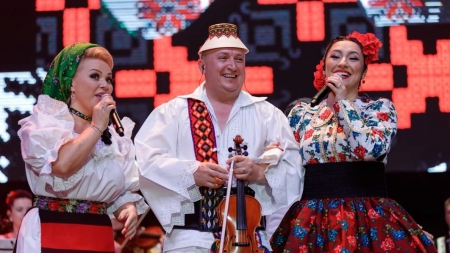 Tradițional 2: Cântăreața Andra alături de artiști din Maramureș au susținut un show special, la Torino; Clipe de folclor românesc și autenticitate