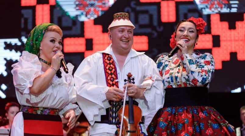 Tradițional 2: Cântăreața Andra alături de artiști din Maramureș au susținut un show special, la Torino; Clipe de folclor românesc și autenticitate