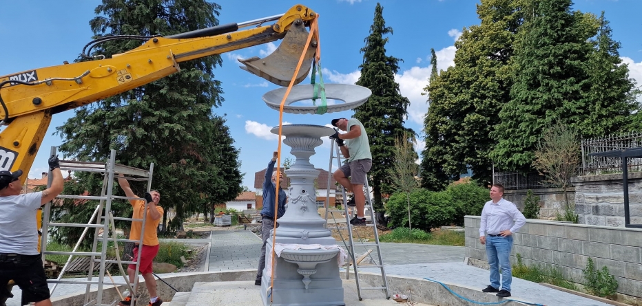 Se restaurează statuia „Fântâna lui Stoll”: Obiectiv de importanță maximă, beneficiază de lucrări esențiale de reabilitare