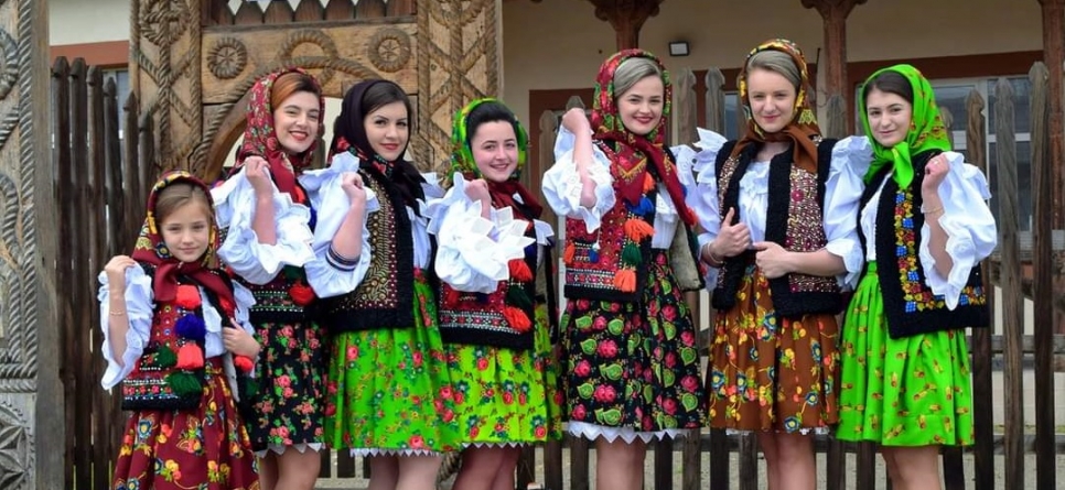 „Duelul sexelor” la recensământul populației în Maramureș: Sexul frumos predomină, acum, în localitățile județului; Care este situația în Baia Mare