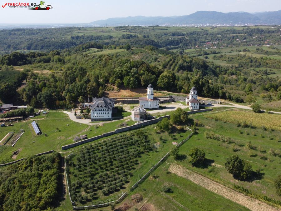 Mănăstirea Habra, un simbol secular de credință: Lăcașul sfânt a renăscut din dorința credincioșilor, după 400 de ani; Istoria fantastică a locului