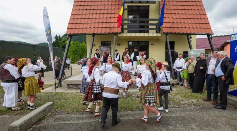 Inaugurarea Centrului de Informare din Leordina: Artiști de folclor au susținut un concert special, în cadrul festivității; Scopul acestui obiectiv