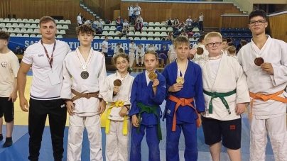 Copii talentați la Judo: 16 tineri sportivi din Maramureș au obținut noi reușite superbe la două competiții; Iată lista câștigătorilor și medaliile