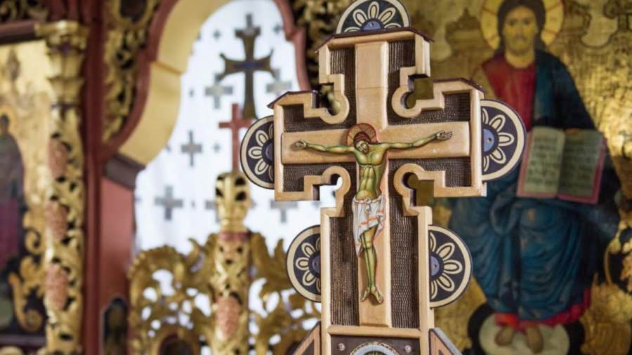 Punerea pietrei de temelie: Sfântă Liturghie Arhierească la Biserica având hramul „Duminica Sfinților Români”, din Lăschia; PS Timotei este prezent