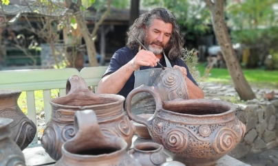 Atelier special pentru ceramică: Daniel Leș, maramureșeanul care promovează cu măiestria sa valorile tradiționale, mai are câteva locuri, în august