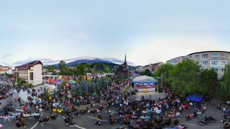 Festivalul Nopți de Sânziene, ediția 40: Artiști de marcă au făcut un show senzațional, cu muzică tradițională dar și modernă, pe placul borșenilor