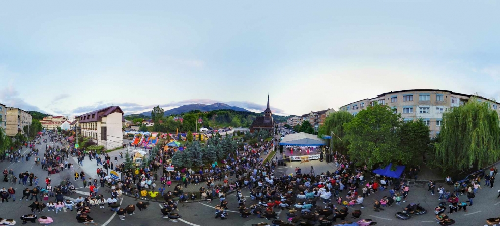 Festivalul Nopți de Sânziene, ediția 40: Artiști de marcă au făcut un show senzațional, cu muzică tradițională dar și modernă, pe placul borșenilor