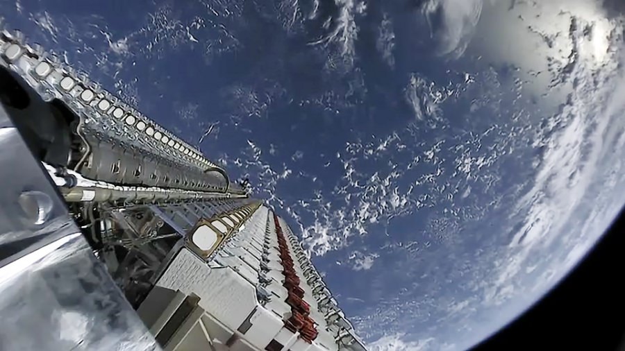 Spectacol astronomic care este vizibil în Maramureș: Trenulețul vizibil pe cer care aduce Internetul, în casele românilor! Totul despre inițiativă!