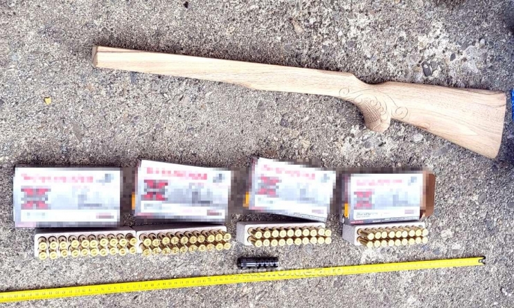 Cartușe pentru armă de vânătoare și dispozitiv tip amortizor au fost descoperite în mașina unui maramureșean