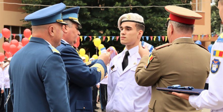 Călin Hartzos, maramureșean la origini, a primit cel mai mare grad onorific pentru elevii din colegiile militare