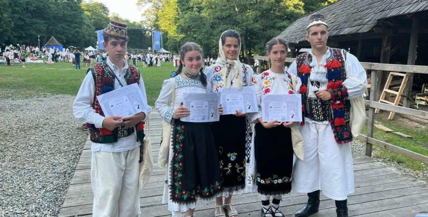 Tineri maramureșeni premiați la etapa națională a Olimpiadei „Meşteşuguri artistice tradiţionale”