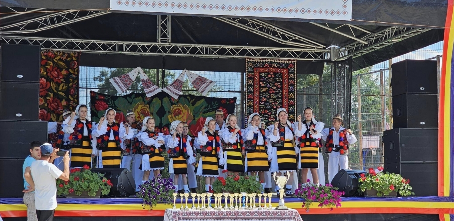 Ansamblul „Coconii Deseștiului” a obținut mai multe premii la Festivalul Național de Folclor „Mugurașii”