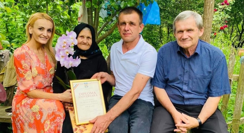 Poveste superbă de viață din inima Maramureșului: A sărbătorit împlinirea centenarului în cadru festiv, Buna din deal, cea mai longevivă din Poieni