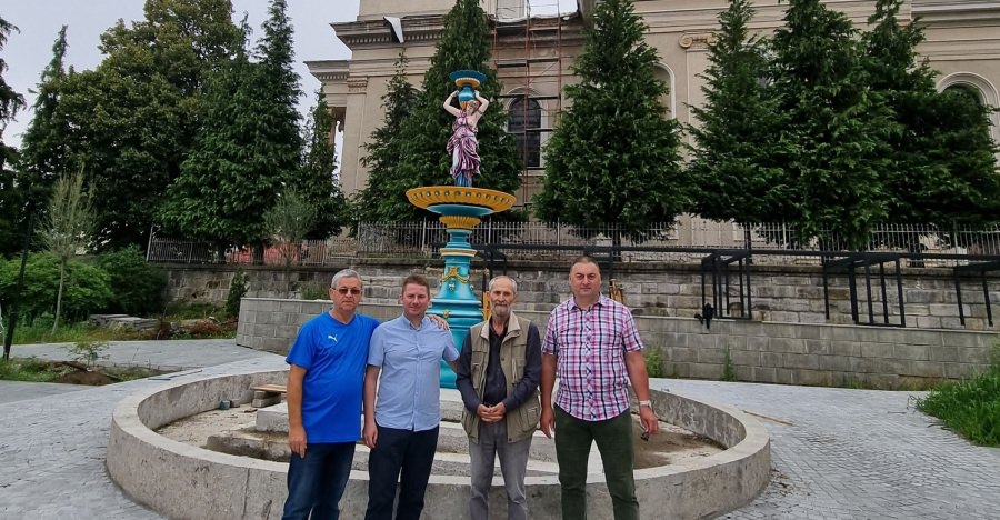 Obiectivul Fântâna lui Stoll, repictat și modernizat: Un îndelungat proces inedit de creație artistică a readus strălucirea acestei lucrări valoroase