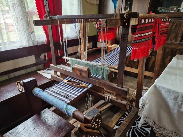 Războiul de țesut – un meșteșug pe cât de străvechi, pe atât de actual