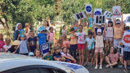 Polițiștii băimăreni, în vizită la „grădinița artiștilor”