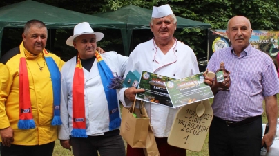 Valea Scăriței din Ciolt: Ionel Cozmuța, câștigătorul marelui premiu din 2023 al concursului special, de preparat guyaș; Multă voie bună și savoare