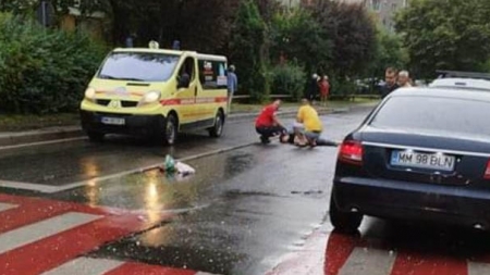 Vârstnică acroșată de autoturism, în Baia Mare