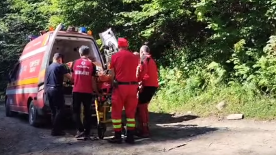 Acțiune Salvamont Maramureș: Un bărbat de 81 de ani s-a răsturnat cu 4×4 pe un drum forestier în zona Vișeu de Sus