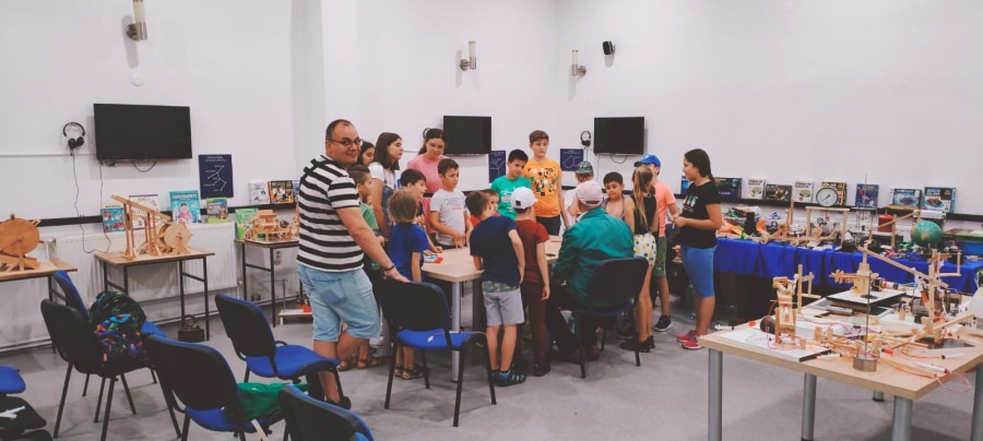 „Tabăra astronomică” se prelungește toată luna august: Lumea științei se destăinuie, prin activități speciale, în vacanță, la Planetariul Baia Mare