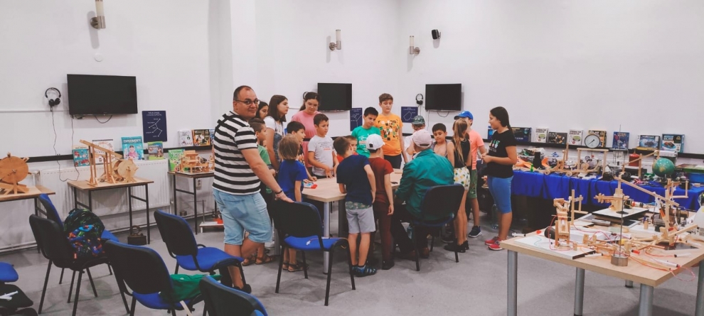 „Tabăra astronomică” se prelungește toată luna august: Lumea științei se destăinuie, prin activități speciale, în vacanță, la Planetariul Baia Mare