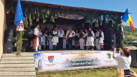 Întâlnirea anuală a fiilor satului – 16 ani de tradiție sfântă în Groșii Țibleșului