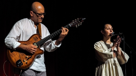 „Chemare” – Concert NOD: Maria Casandra Hauși și Sorin Romanescu vă invită la un eveniment special în pădure